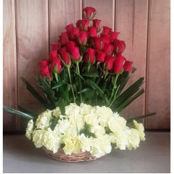 Roses and carnations arrangement